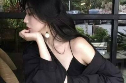 杨紫7月7日外网活动引发争议！网友批评其敏感度不足迪丽热巴受牵连