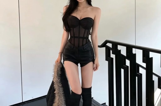 斗鱼女主播忘关摄像头私密画面流出！虚假人设彻底翻车
